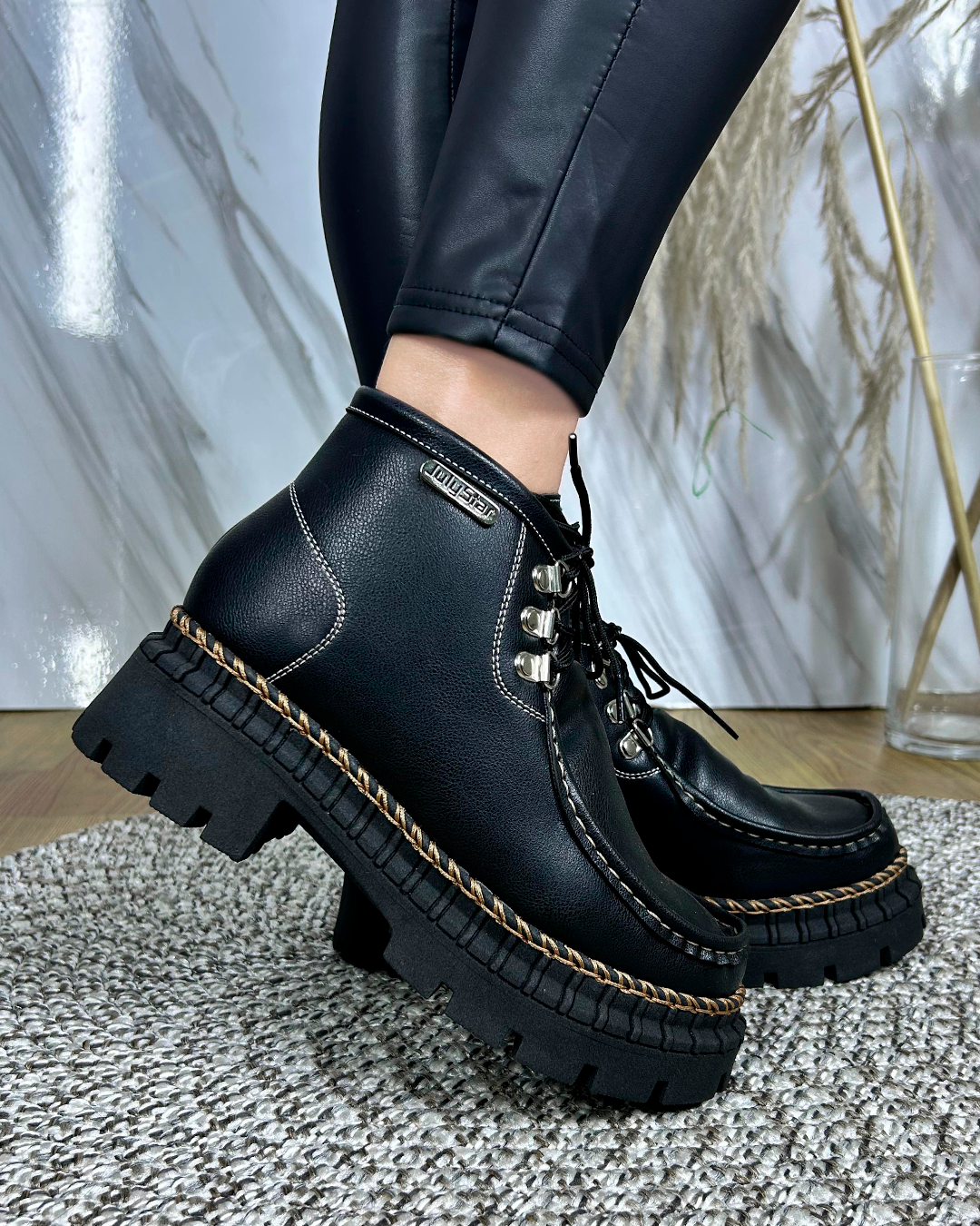 GAROTA BOTIN 2.0 NEGRO CUERO..