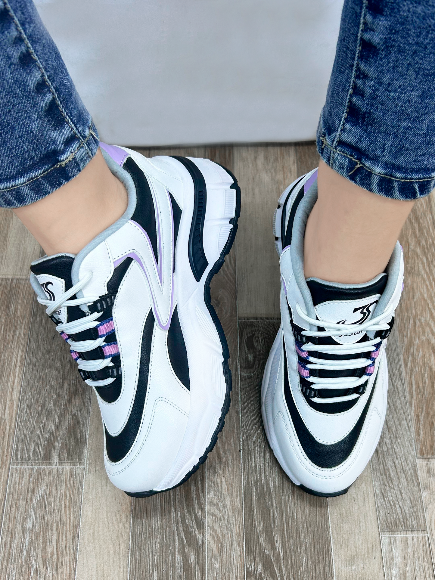 PIA ZAPATILLA BLANCO NEGRO LILA..