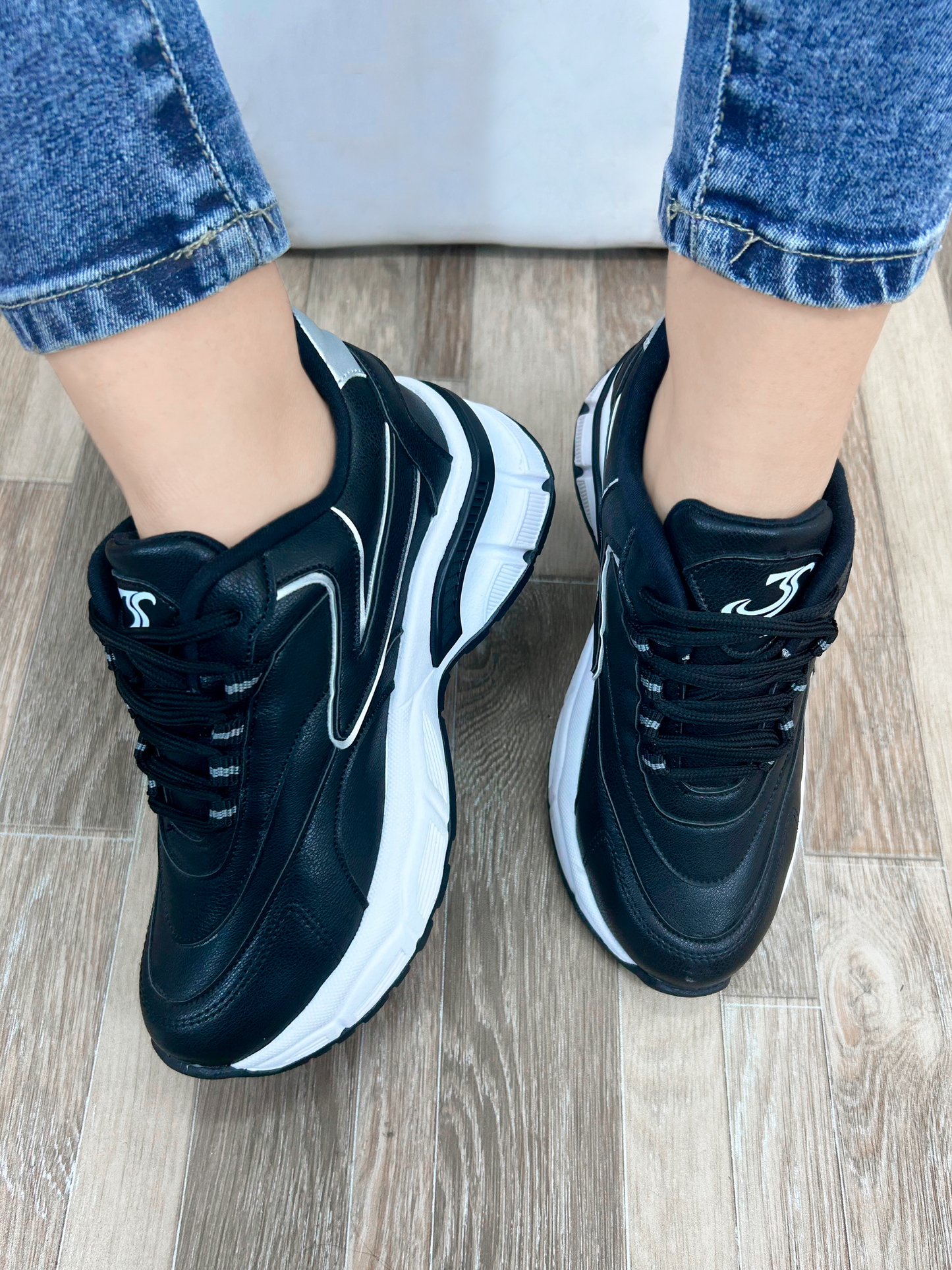 PIA ZAPATILLA NEGRO PLATA..