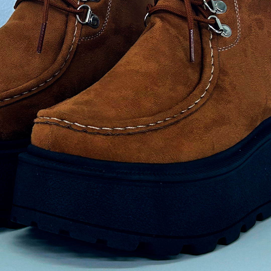 GAROTA BOTIN CAMELL..