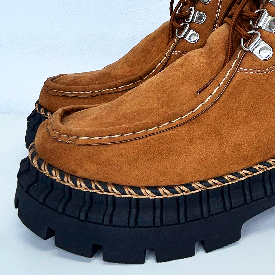 GAROTA BOTIN 2.0 CAMELL SUEDE..